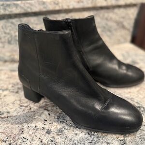 Camper Elegant Black Ankle Boots